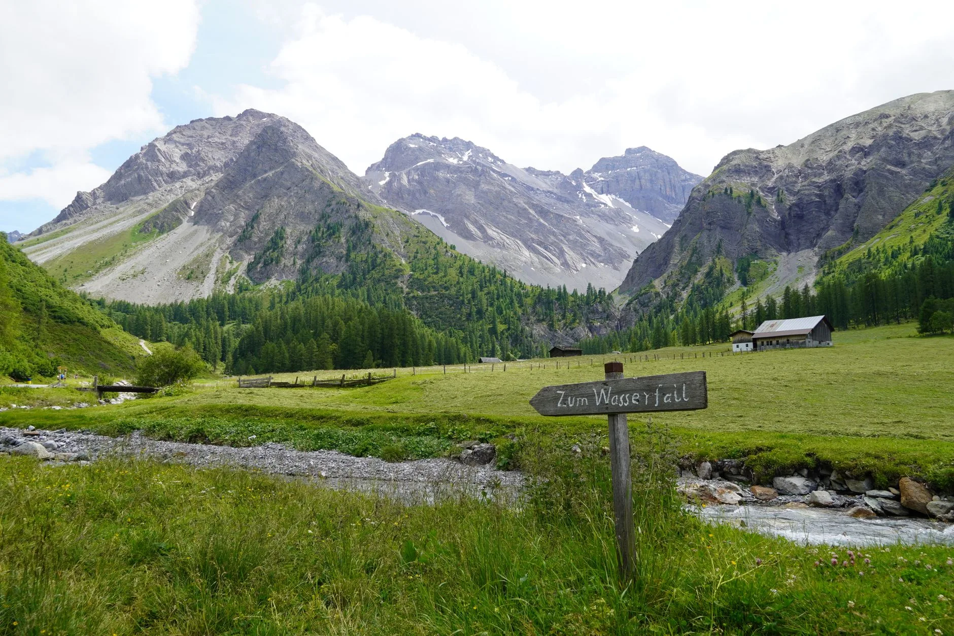 Laufband zum Abnehmen: Trainingsplan, Ernährungstipps & Steigung effektiv nutzen